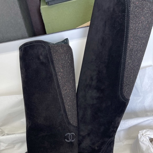 CHANEL Suede Boots NIB - Picture 5 of 9